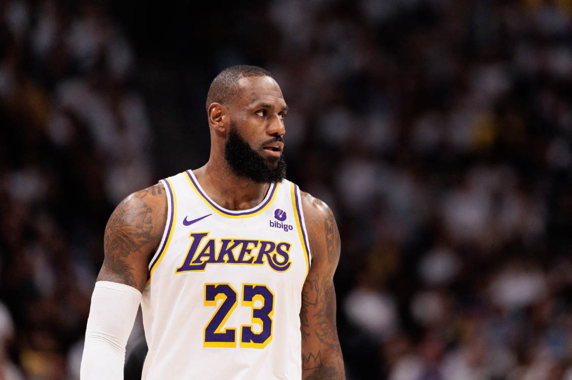 kaiyun-太强了！詹姆斯赛前近13场场均25.6分6.5助攻6.2篮板！