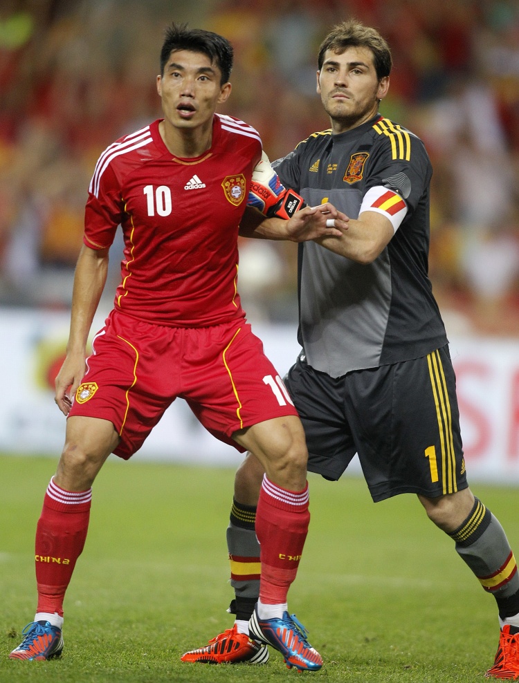 开云-国足vs西班牙历史两次交手！国足0-3、0-1负，2012年堪称黄金一代