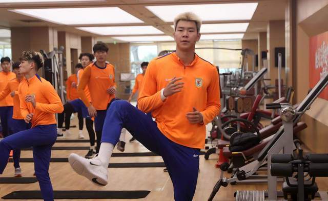 开云体育网址-依木兰+陈泽仕双线报名，彭啸只踢中超 泰山又1老将离队 转投中冠